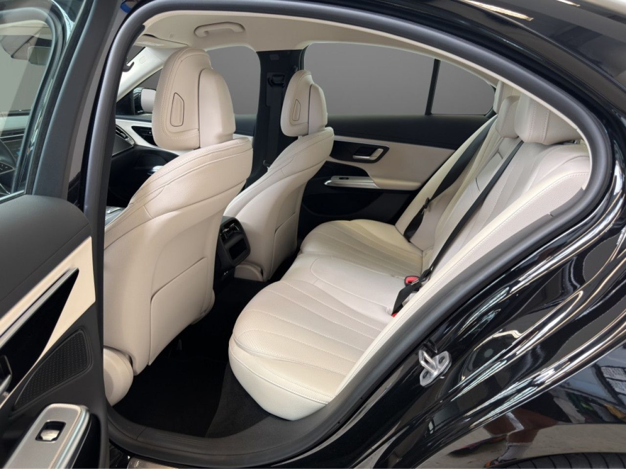 Mercedes-Benz E-Klasse – Bild 8