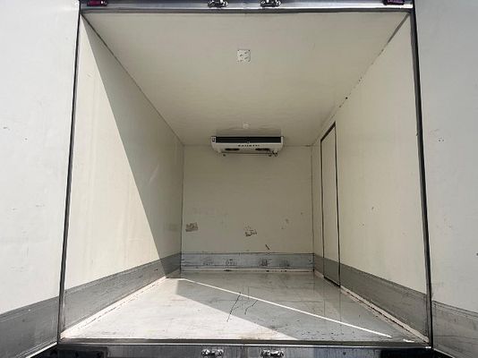 Vehicle image 14 / 17