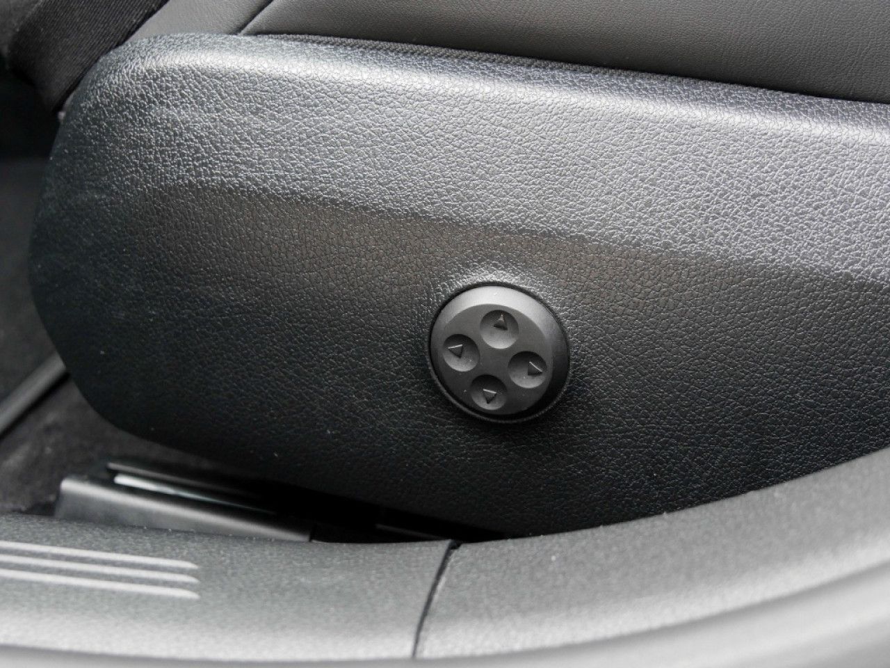 Mercedes-Benz E-Klasse – Bild 17