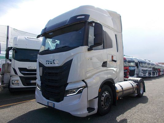 Vehicle image 1 / 10