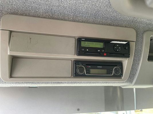 Vehicle image 16 / 19