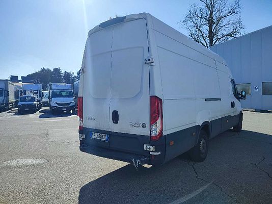 Vehicle image 5 / 11