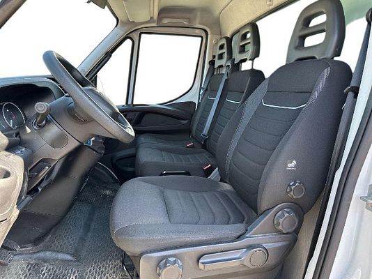 Vehicle image 14 / 17