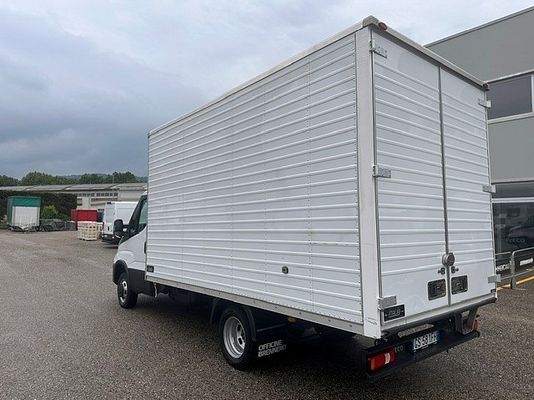 Vehicle image 5 / 18