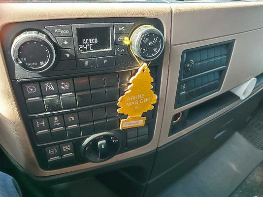 Vehicle image 9 / 10