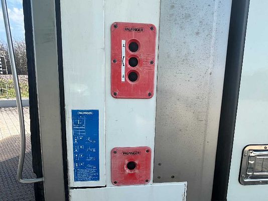 Vehicle image 7 / 15