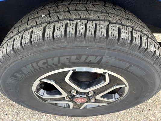 Vehicle image 12 / 14