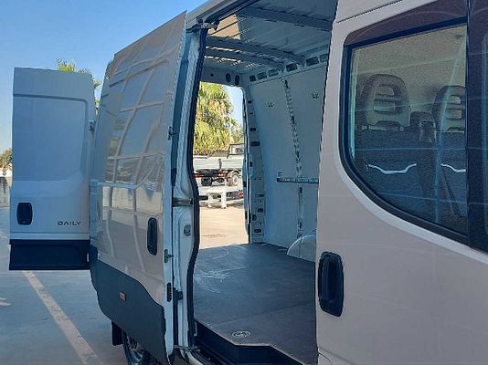 Vehicle image 4 / 7