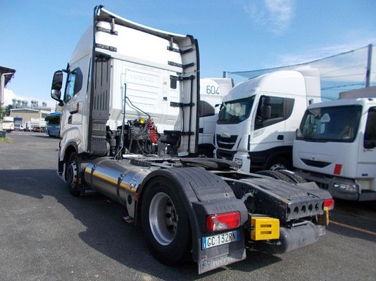 Vehicle image 5 / 10