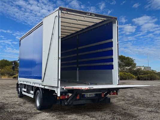 Vehicle image 14 / 23