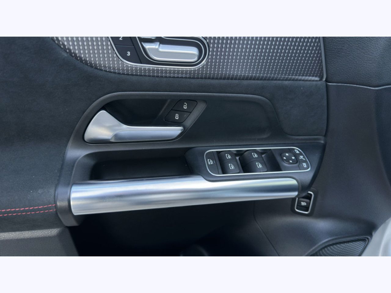 Photo du v&eacute;hicule 13 / 18