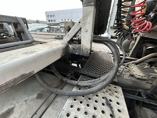 Vehicle image 5 / 24