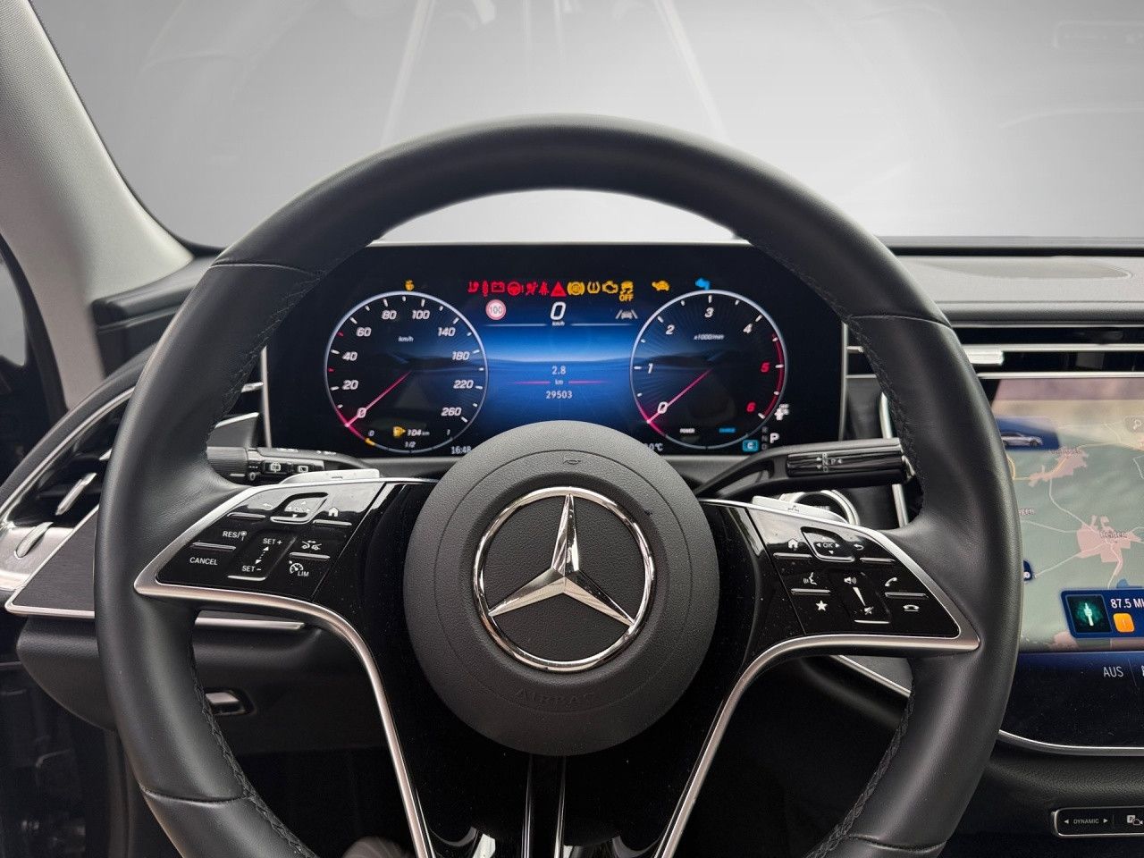 Mercedes-Benz E-Klasse – Bild 18