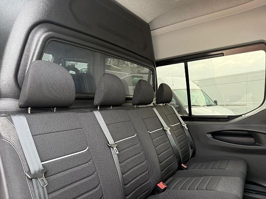 Vehicle image 11 / 15
