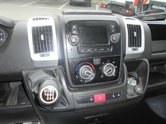 Vehicle image 10 / 10
