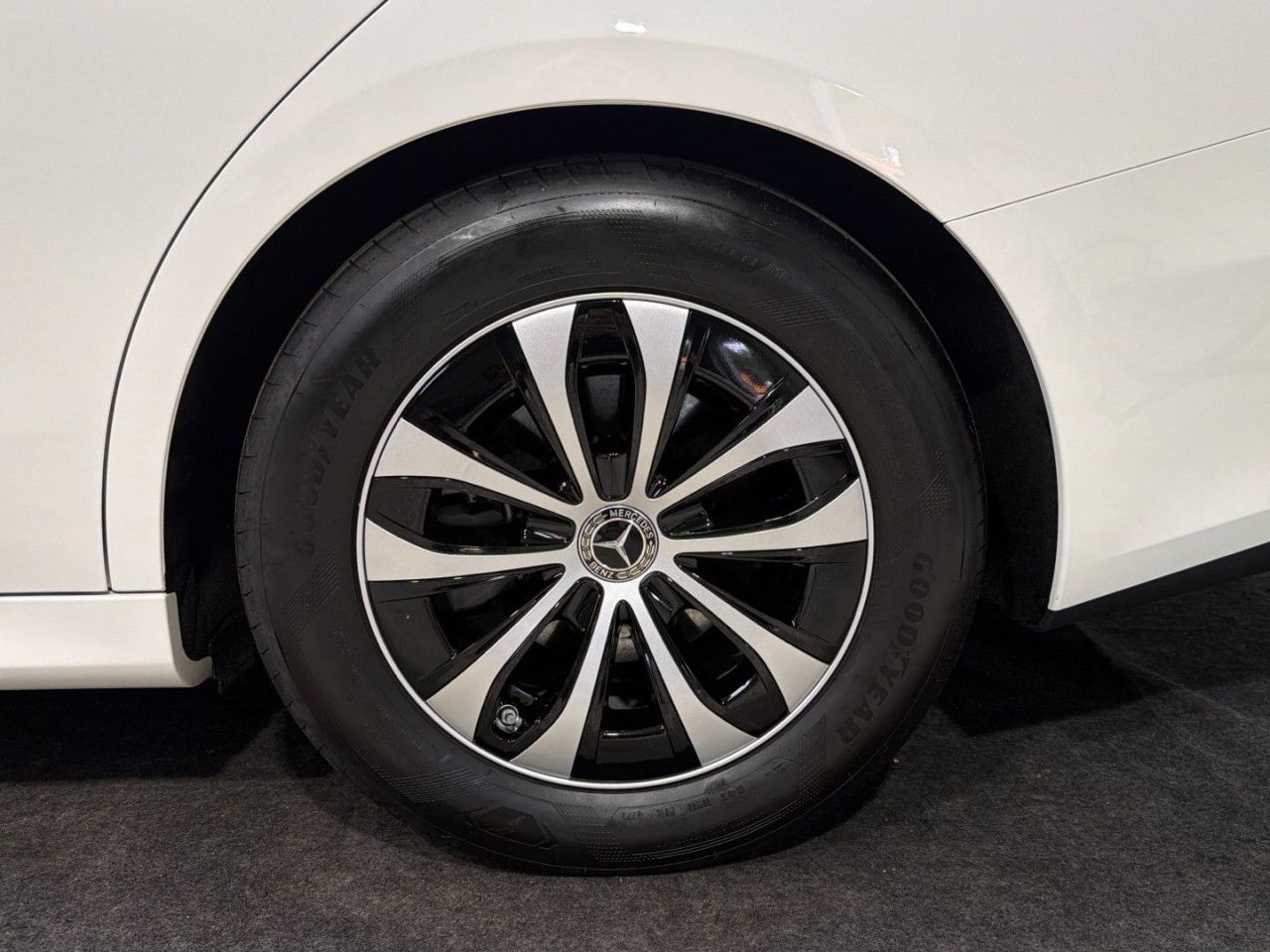 Mercedes-Benz E-Klasse – Bild 12