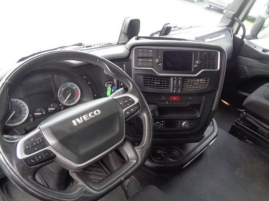 Vehicle image 11 / 16