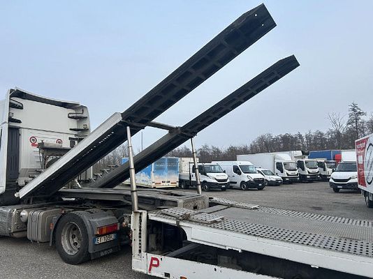 Vehicle image 10 / 24