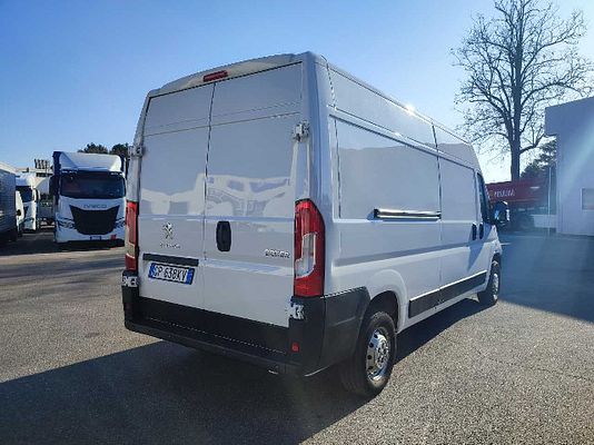 Vehicle image 5 / 11