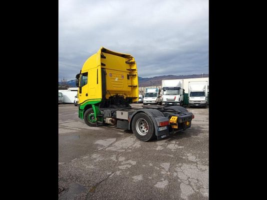 Vehicle image 13 / 17