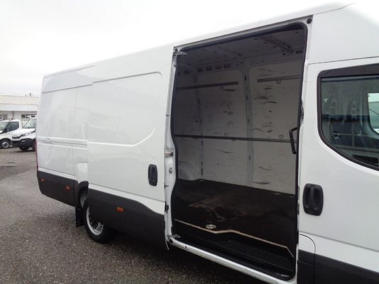 Vehicle image 13 / 14