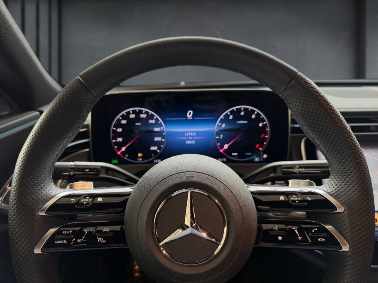 Mercedes-Benz E-Klasse – Bild 8