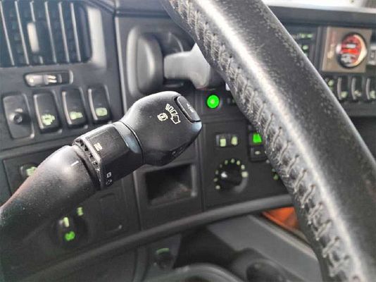 Vehicle image 10 / 12