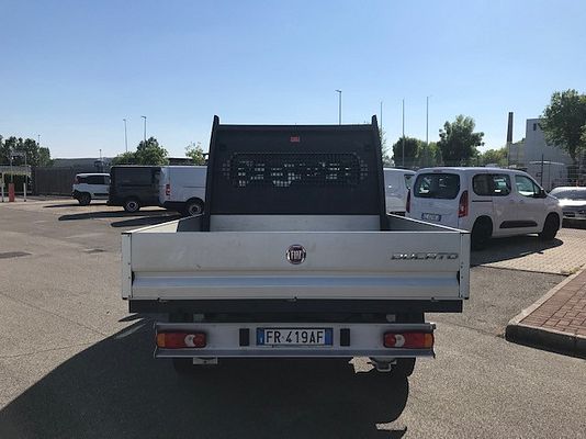 Vehicle image 5 / 16