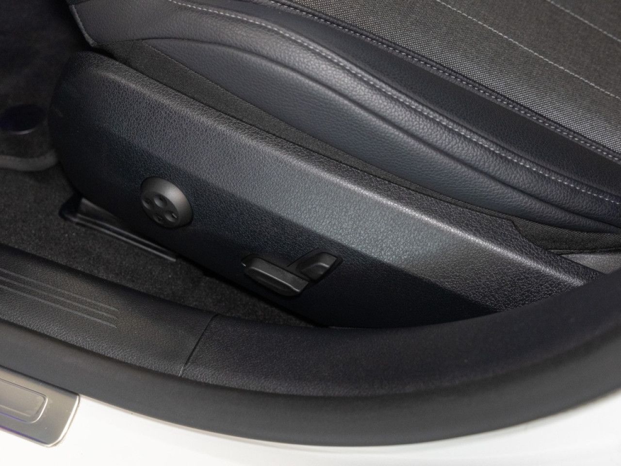 Mercedes-Benz E-Klasse – Bild 17