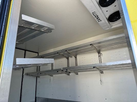 Vehicle image 7 / 17