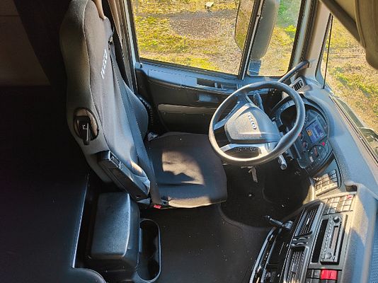 Vehicle image 14 / 15