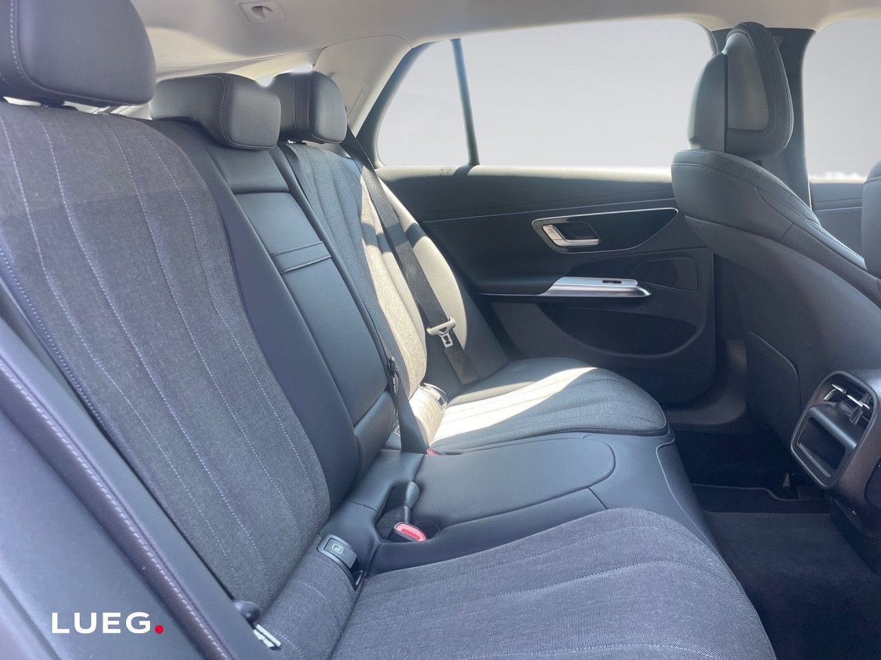 Mercedes-Benz E-Klasse – Bild 12