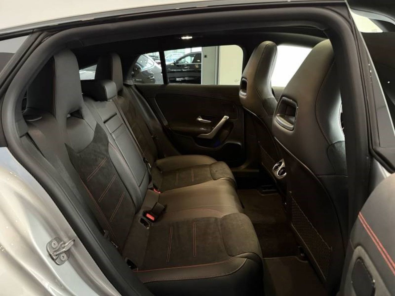 Photo du v&eacute;hicule 4 / 18