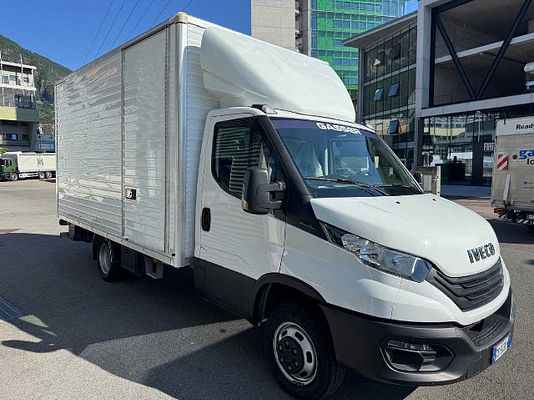 Vehicle image 1 / 8