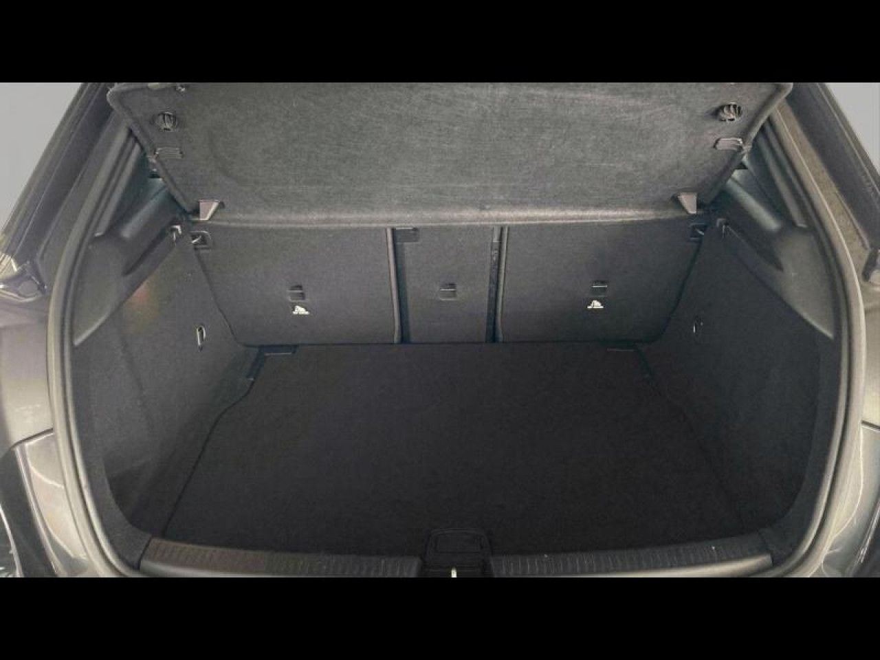 Photo du v&eacute;hicule 13 / 13