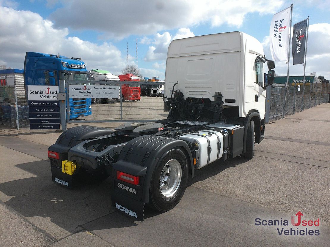 Vehicle image 2 / 20