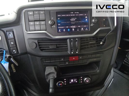 Vehicle image 10 / 15