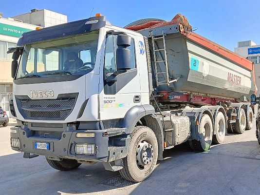 Vehicle image 1 / 4