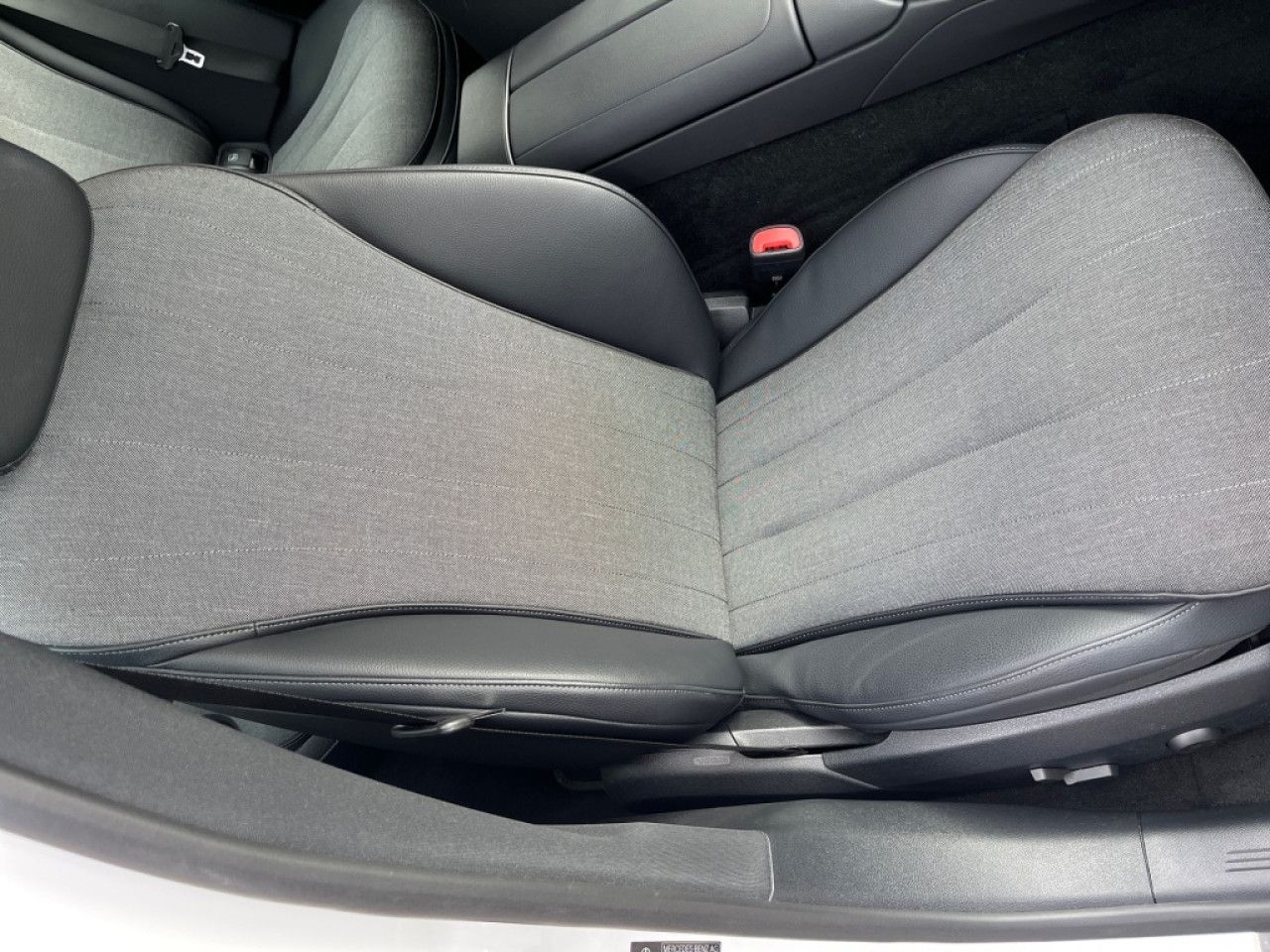 Mercedes-Benz E-Klasse – Bild 24