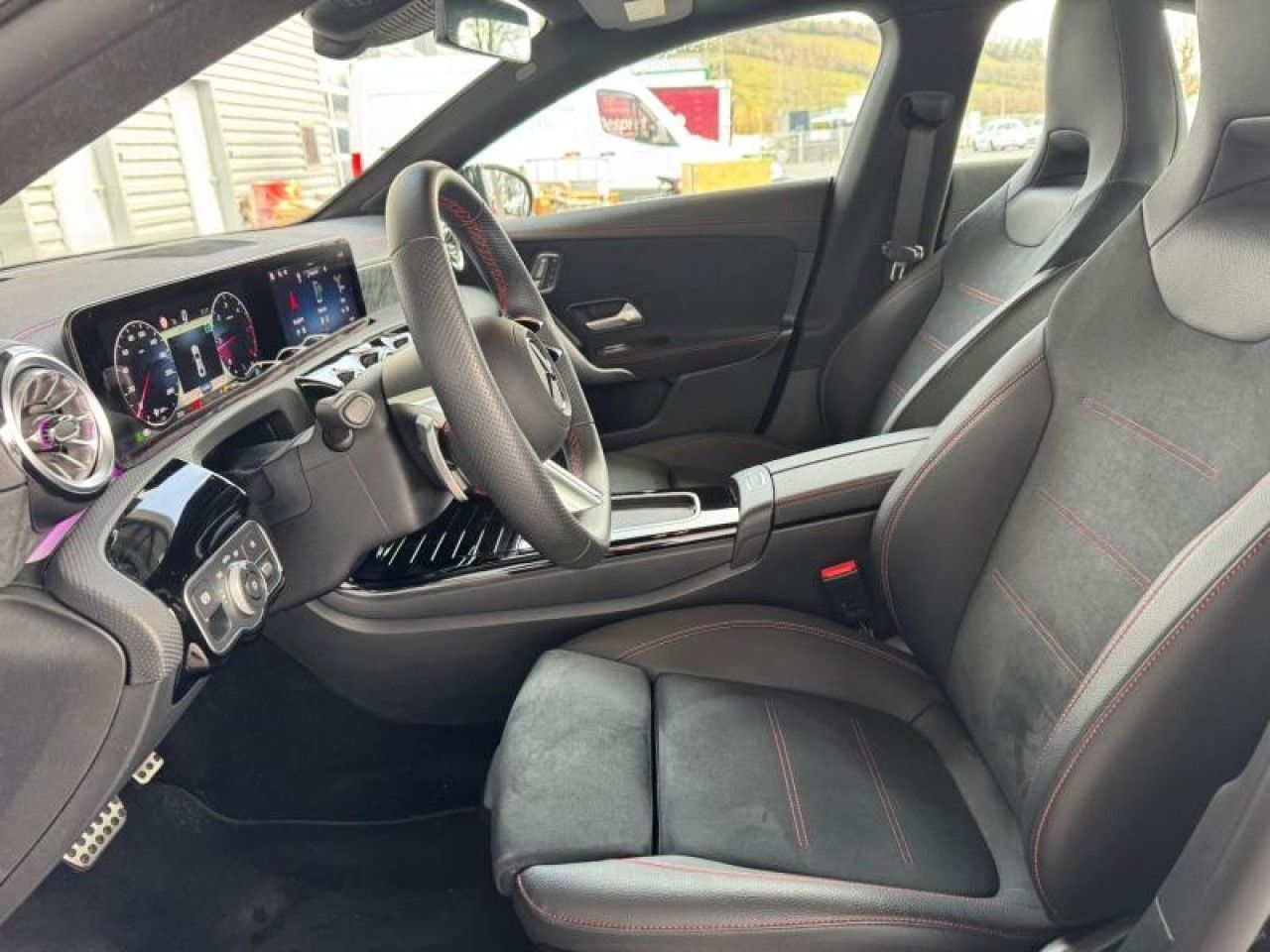 Photo du v&eacute;hicule 16 / 18