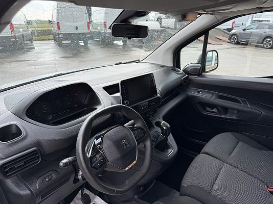 Vehicle image 4 / 14