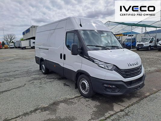 Vehicle image 8 / 14