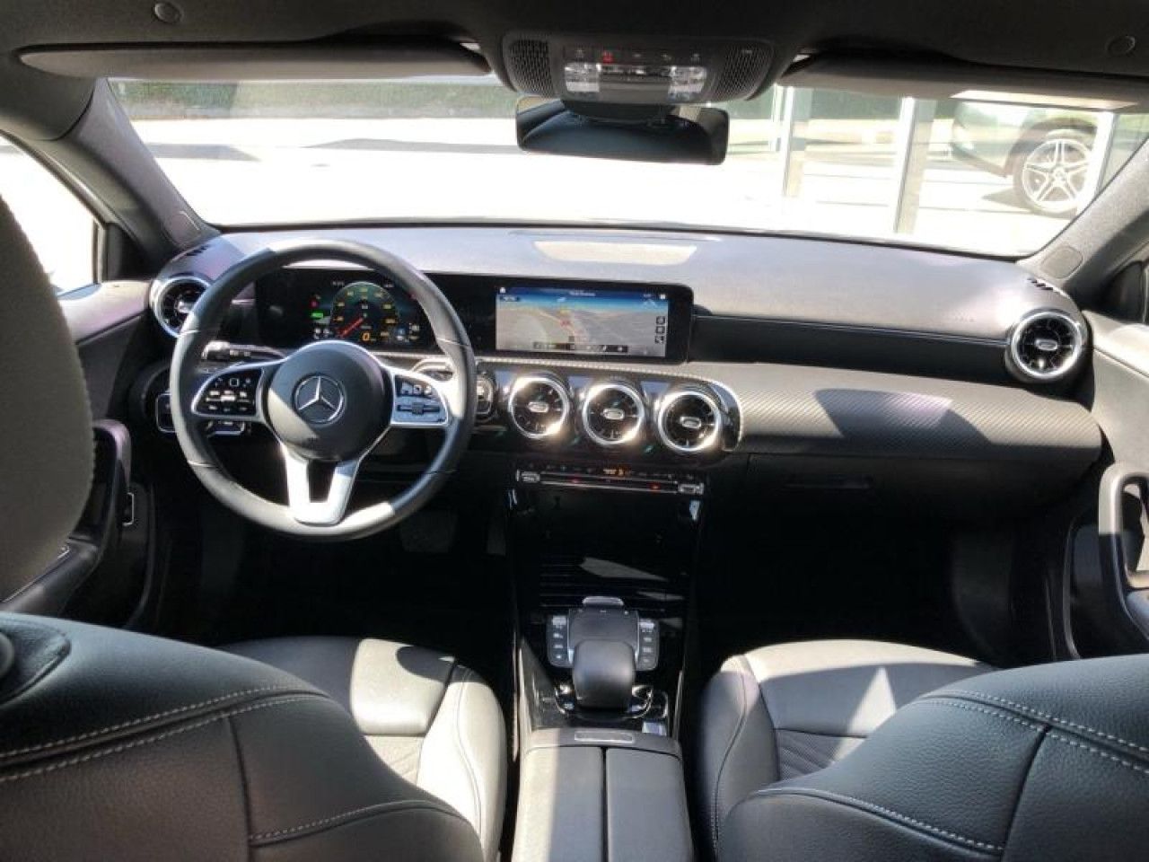 Photo du v&eacute;hicule 16 / 18