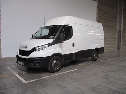 Vehicle image 1 / 5