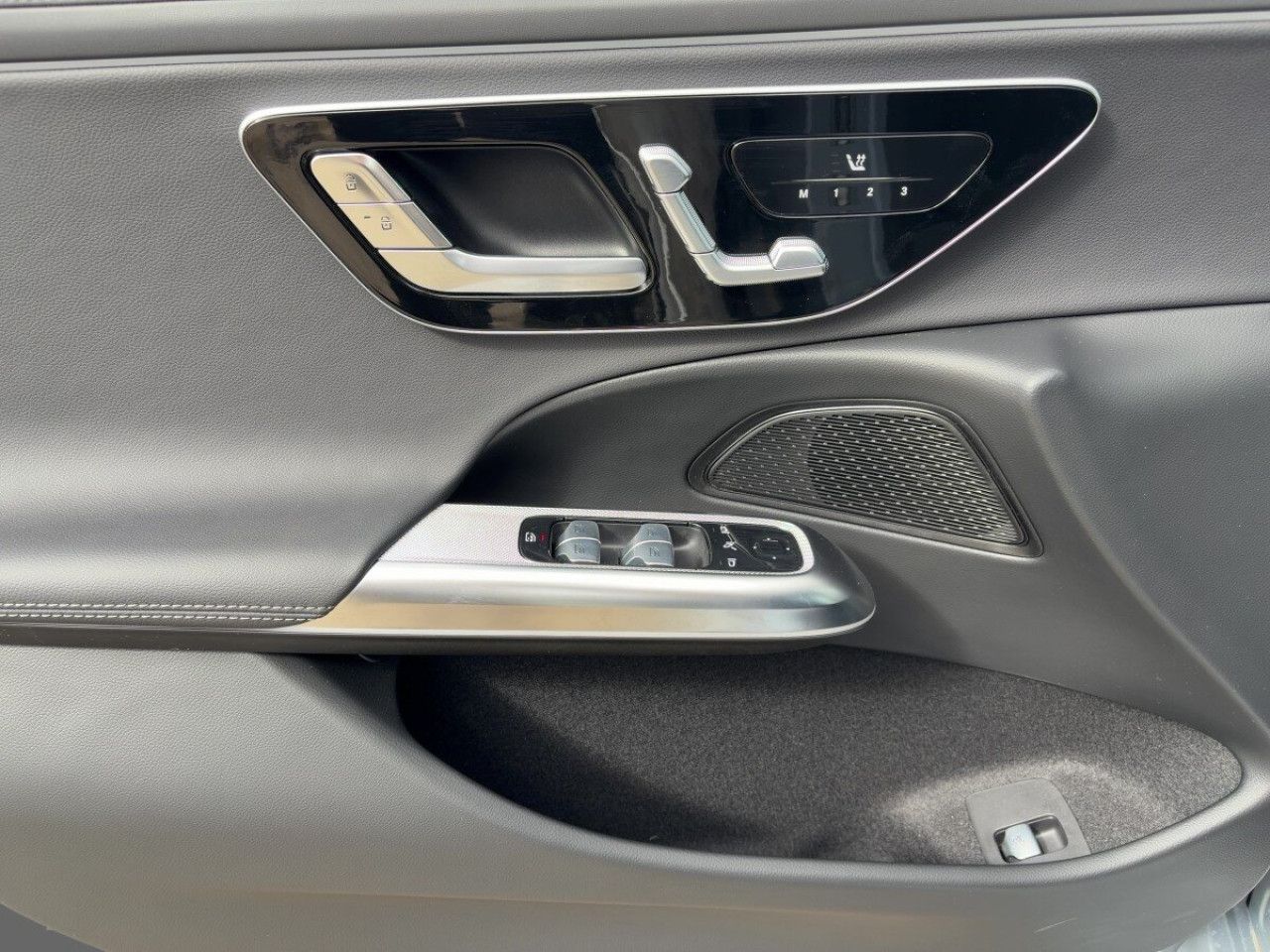 Mercedes-Benz E-Klasse – Bild 13