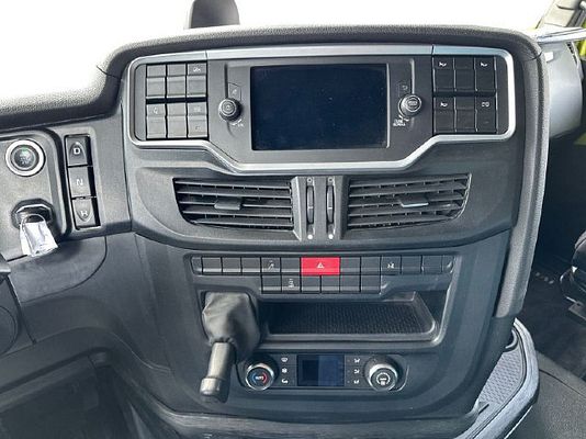 Vehicle image 10 / 15