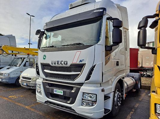 Vehicle image 2 / 4