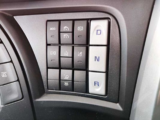 Vehicle image 11 / 16