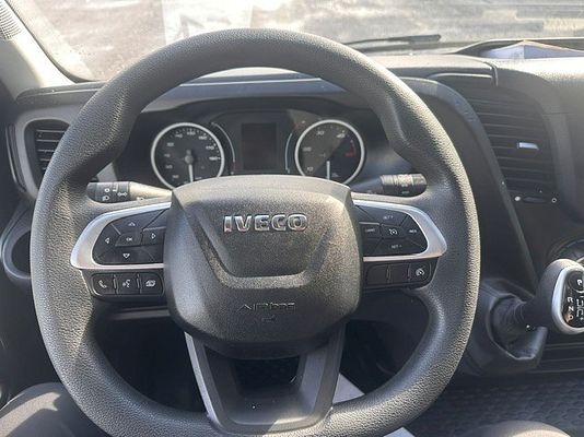 Vehicle image 14 / 18