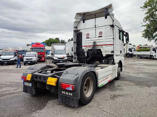 Vehicle image 6 / 11